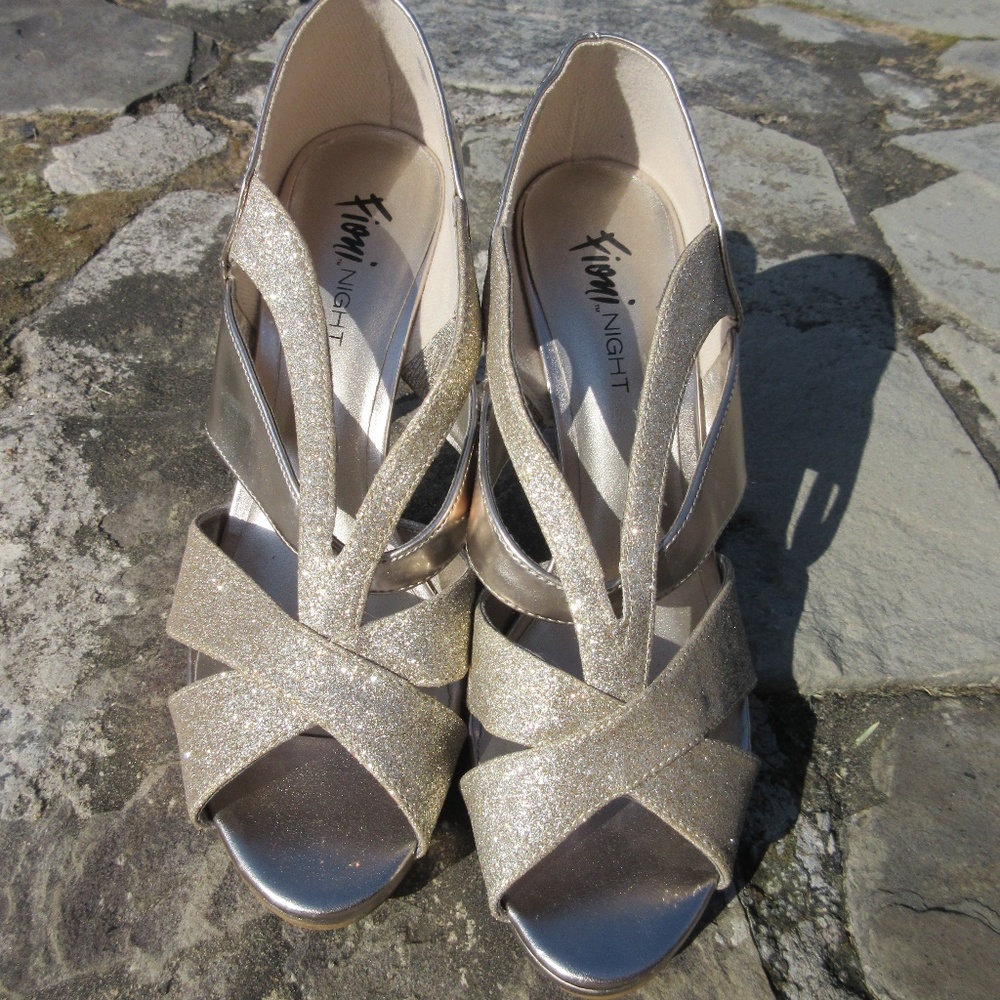 Sparkly Gold Heels Perfect for Holiday Parties!